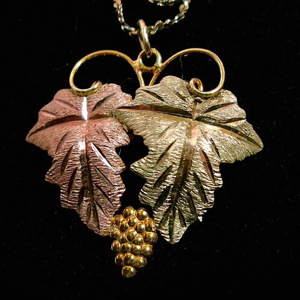 Vintage Landstrom Black Hills Gold 14K Leaf Pendant Necklace